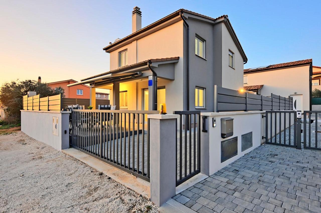 Casa Tara Three-Bedroom Holiday Home Pula Dış mekan fotoğraf