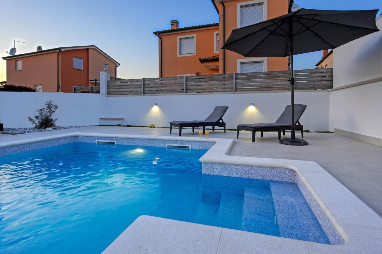 Casa Tara Three-Bedroom Holiday Home Pula Dış mekan fotoğraf
