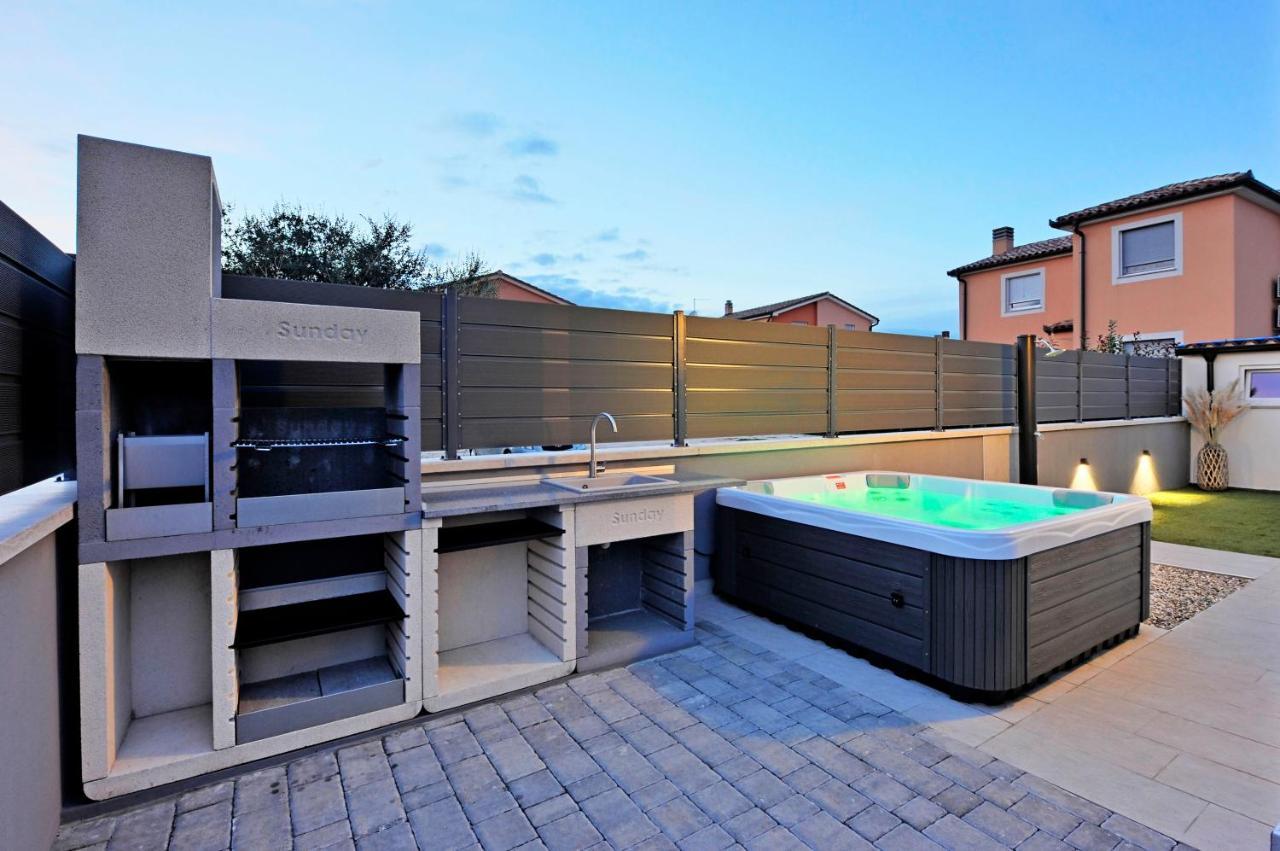 Casa Tara Three-Bedroom Holiday Home Pula Dış mekan fotoğraf