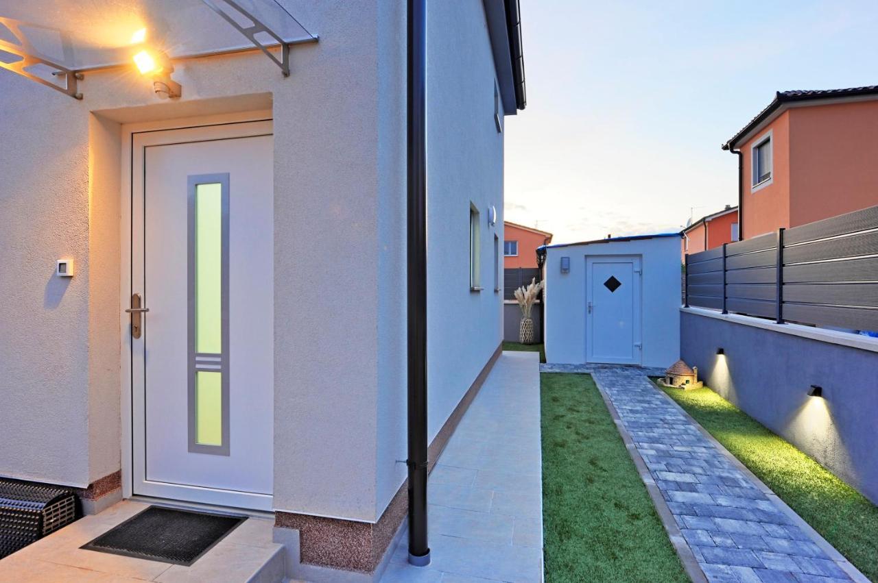 Casa Tara Three-Bedroom Holiday Home Pula Dış mekan fotoğraf