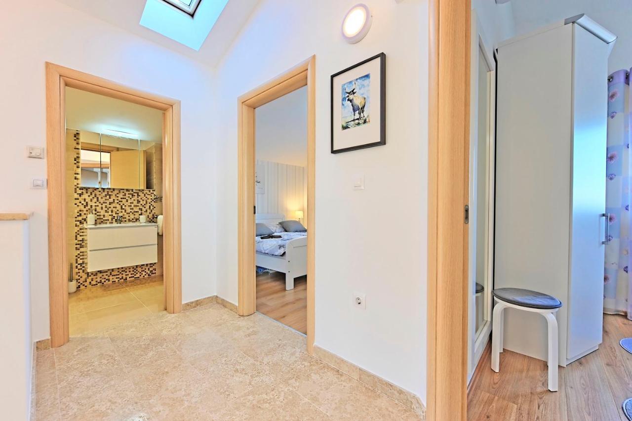 Casa Tara Three-Bedroom Holiday Home Pula Dış mekan fotoğraf