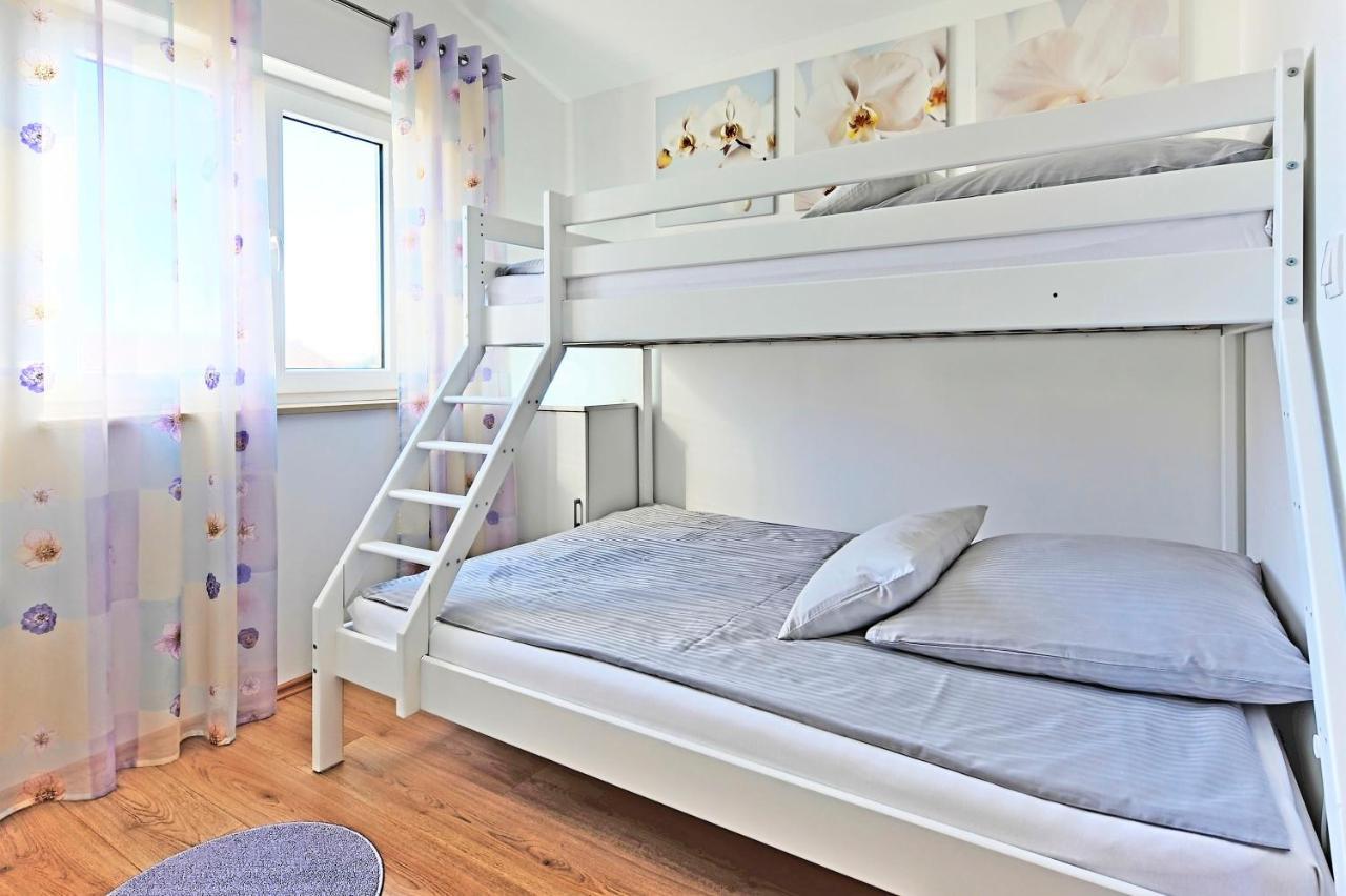 Casa Tara Three-Bedroom Holiday Home Pula Dış mekan fotoğraf