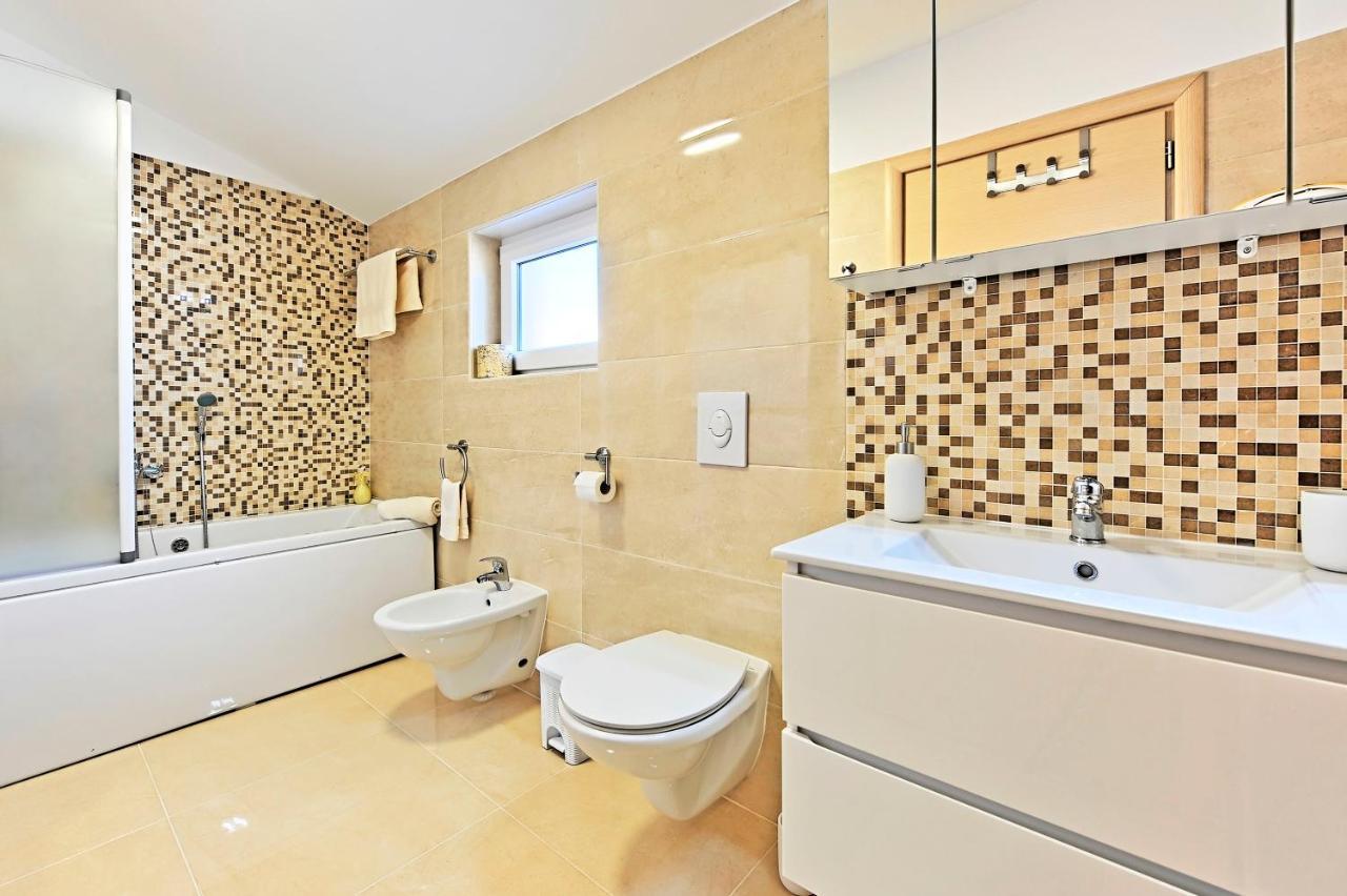 Casa Tara Three-Bedroom Holiday Home Pula Dış mekan fotoğraf