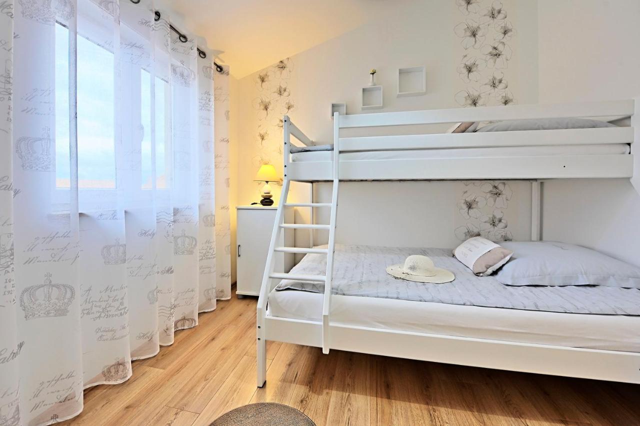 Casa Tara Three-Bedroom Holiday Home Pula Dış mekan fotoğraf
