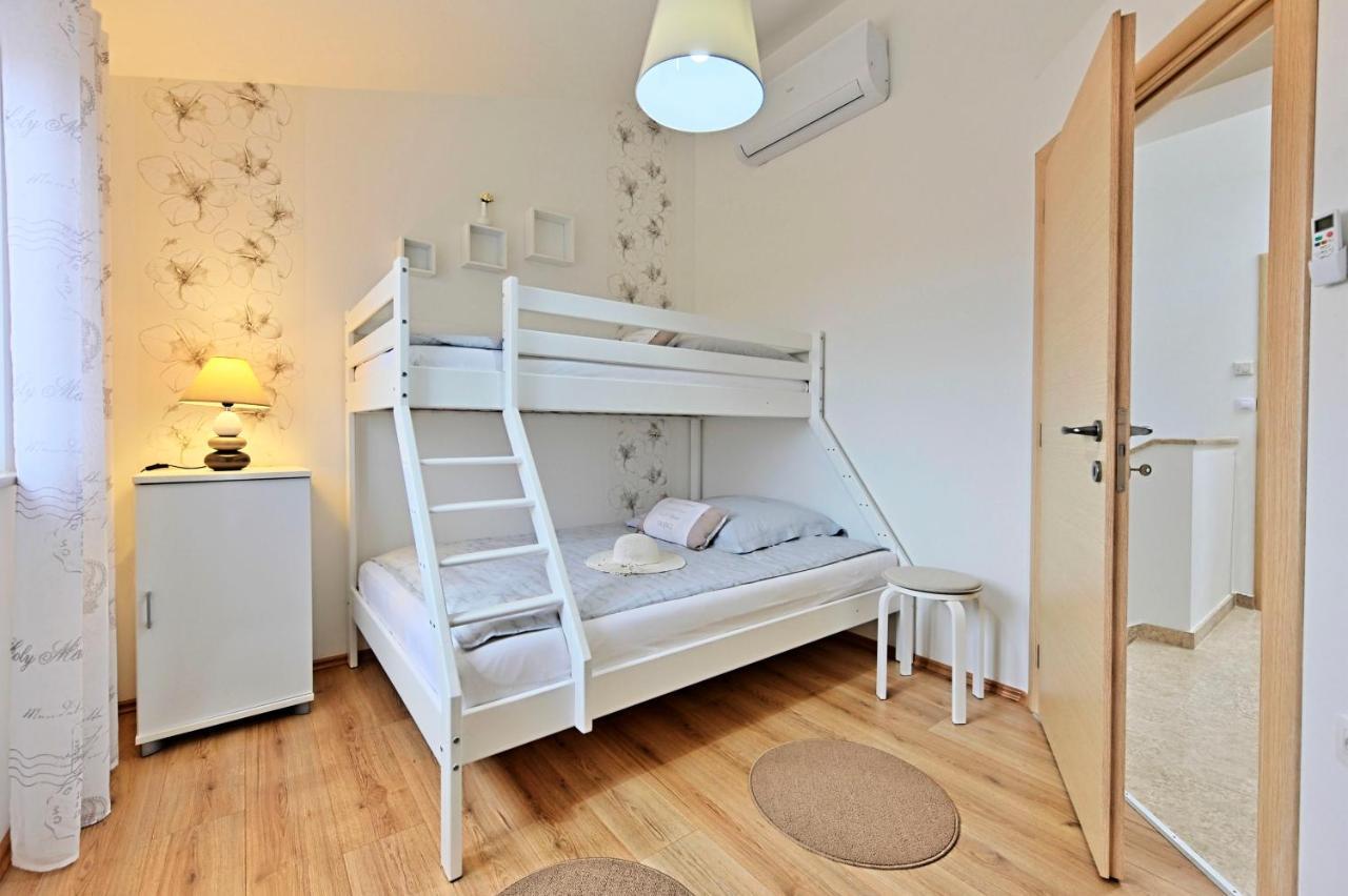 Casa Tara Three-Bedroom Holiday Home Pula Dış mekan fotoğraf