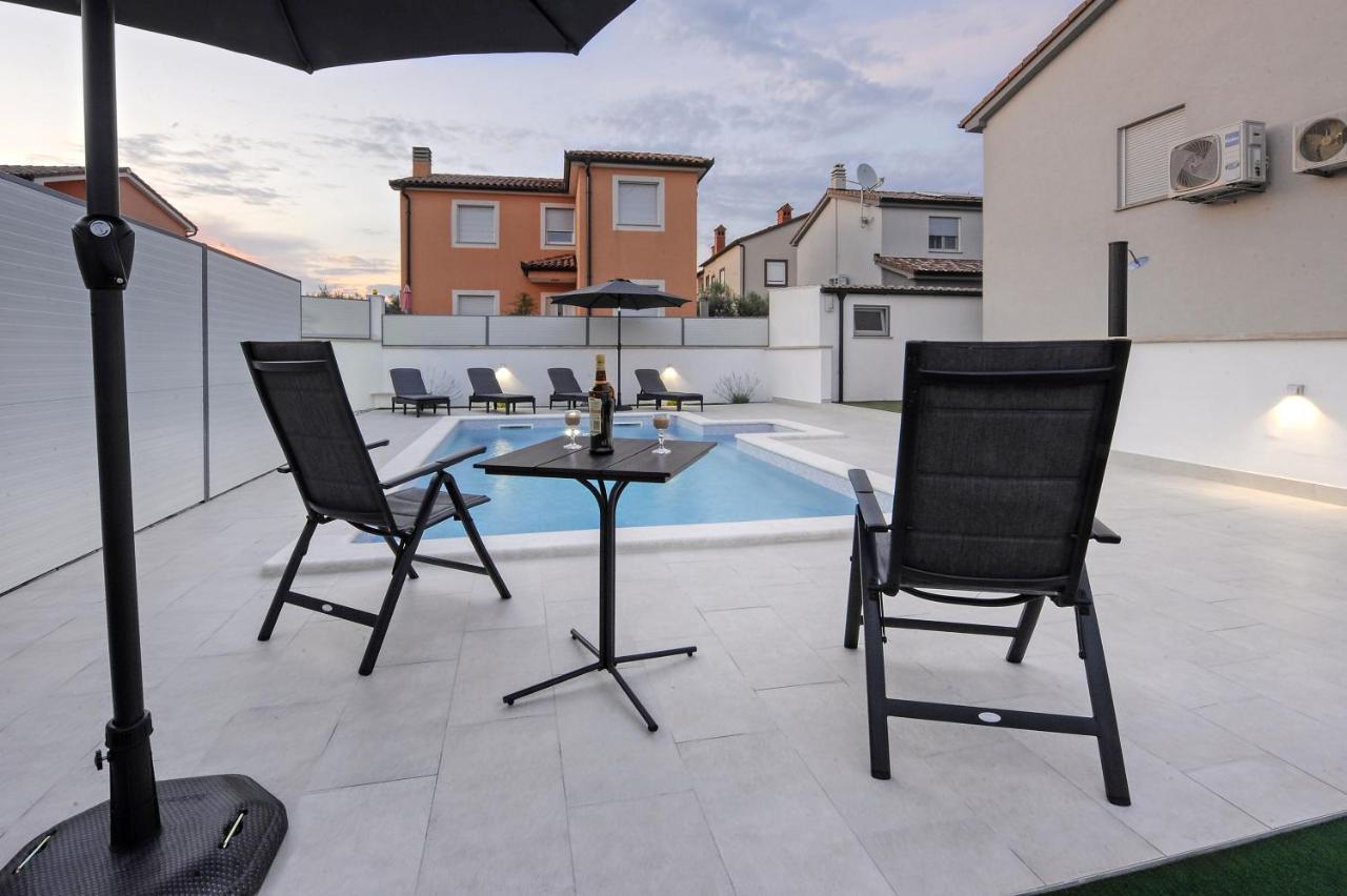Casa Tara Three-Bedroom Holiday Home Pula Dış mekan fotoğraf